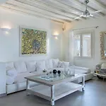 Pergisos Mykonos فيلة